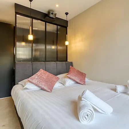 Montaigne Executive Suite Paris Exterior photo
