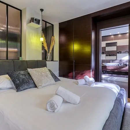 Montaigne Executive Suite Paris Exterior photo