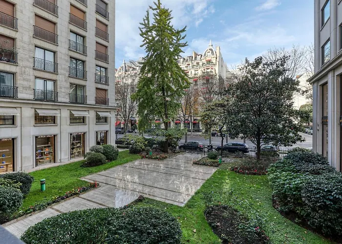 Montaigne Executive Suite