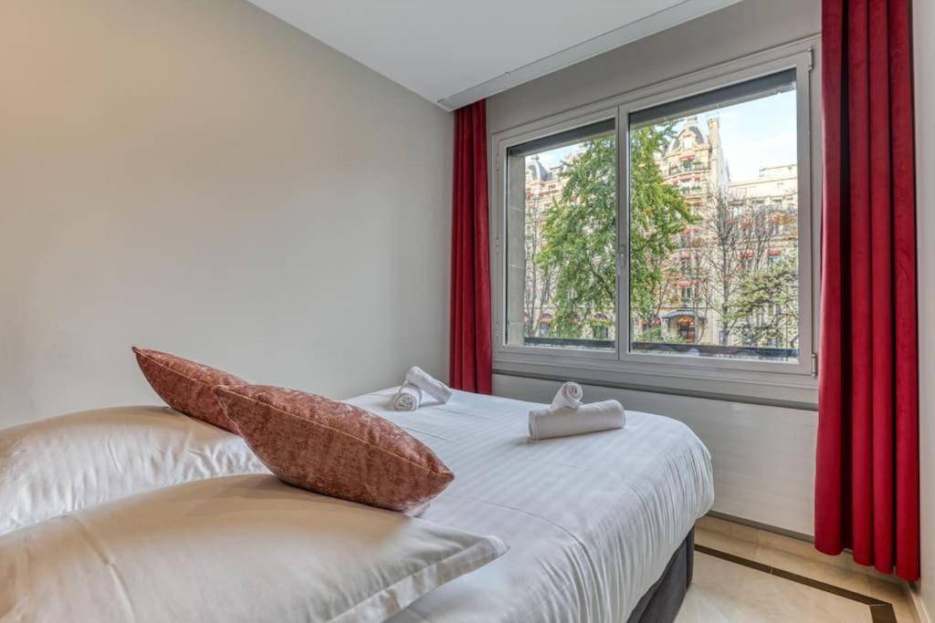 Apartment Montaigne Executive Paris